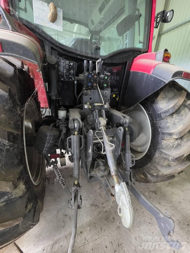 Valtra A 124 Traktori