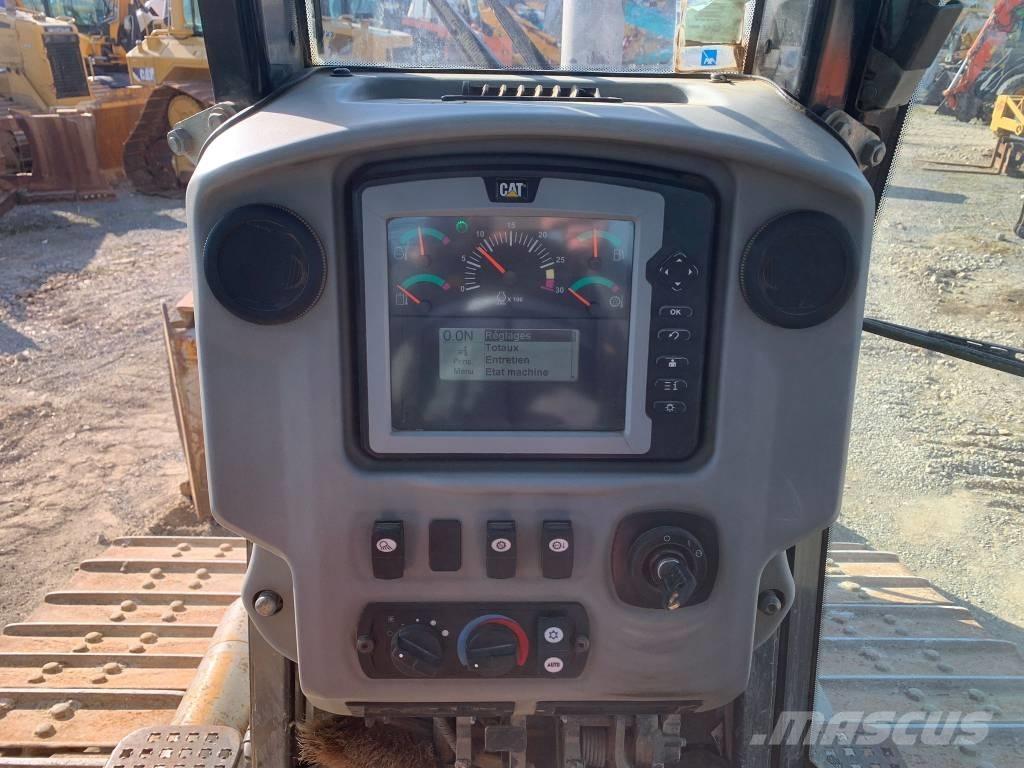 CAT D 6 N Buldožeri gusjeničari