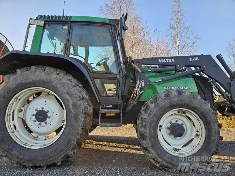 Valtra 6850 HITECH Traktori