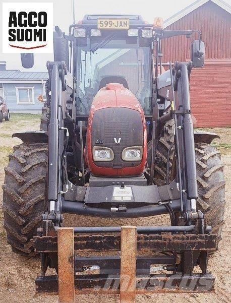 Valtra A93 H Traktori