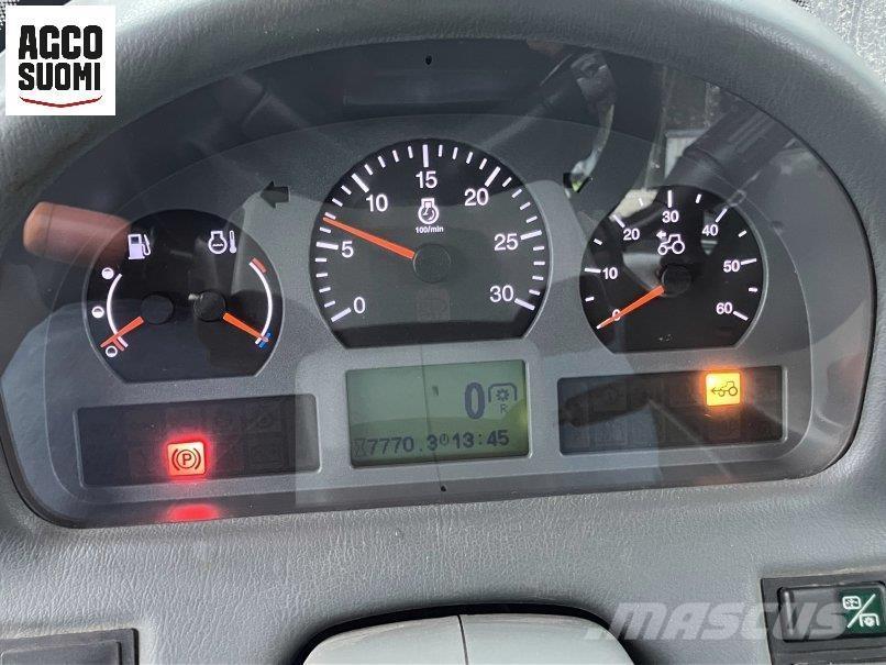 Valtra N121A Traktori