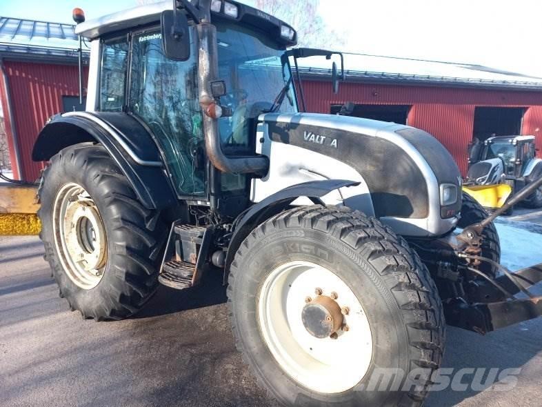 Valtra N141 H Traktori