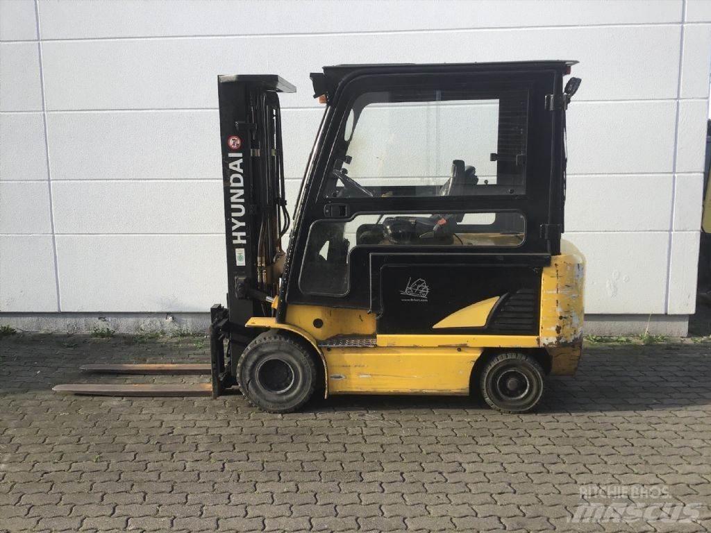 Hyundai 32B-7 Električni viličari
