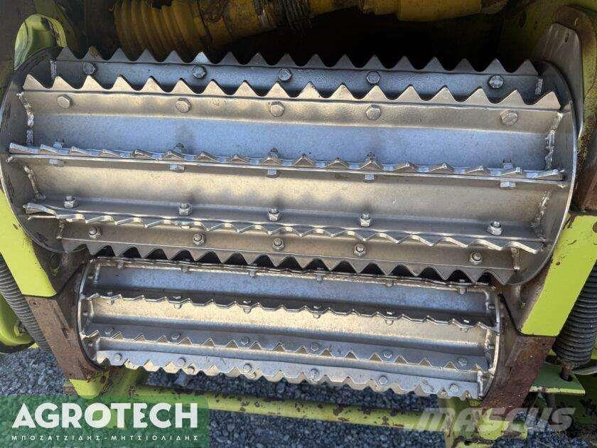 CLAAS JAGUAR 890 Traktori