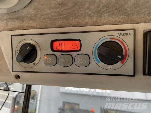Valtra S374 Traktori