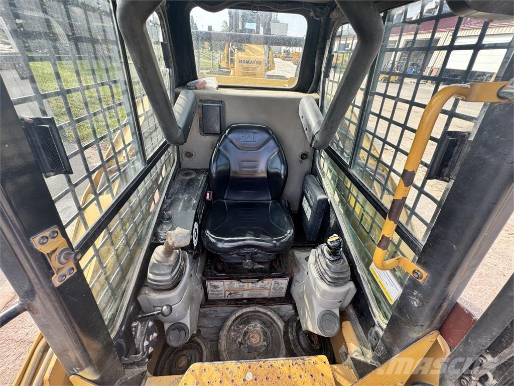 CAT 257 Skid steer mini utovarivači