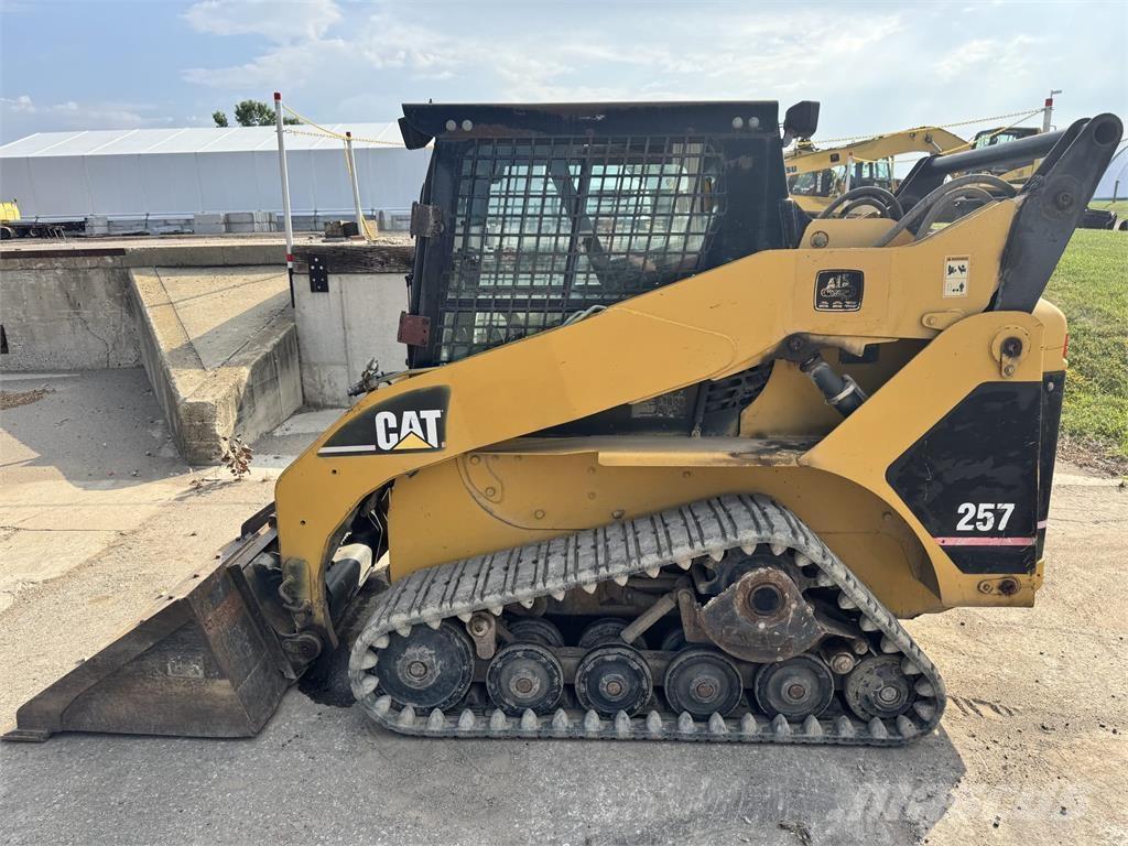 CAT 257 Skid steer mini utovarivači