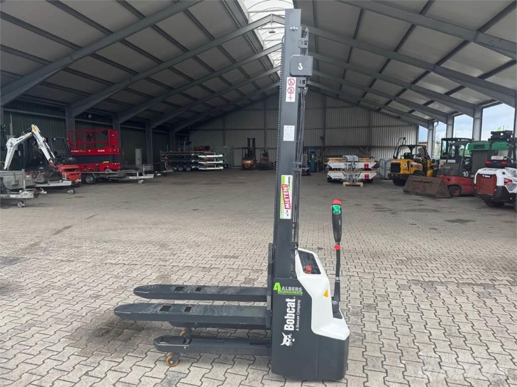 Bobcat LSM12N-7 i Ručni električni viličar