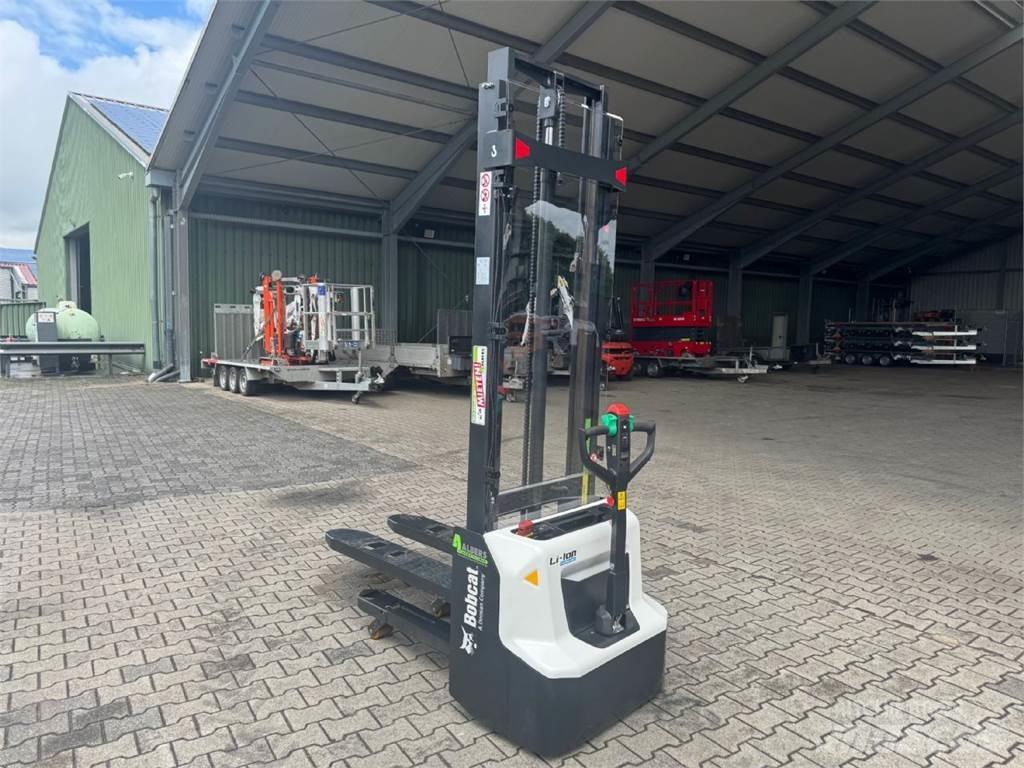 Bobcat LSM12N-7 i Ručni električni viličar