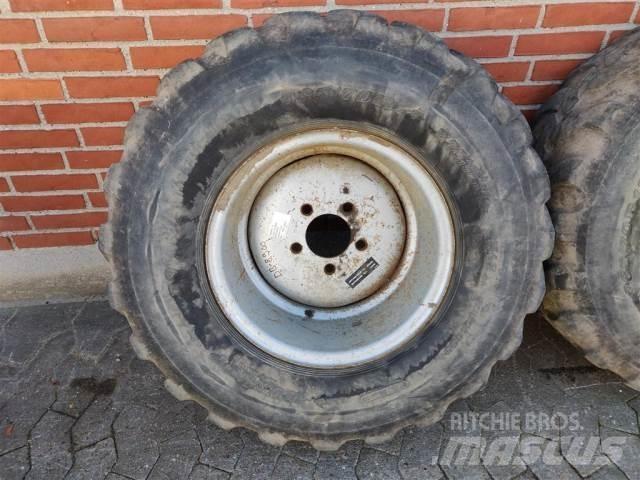  18 365/70R18 Gume, kotači i naplatci