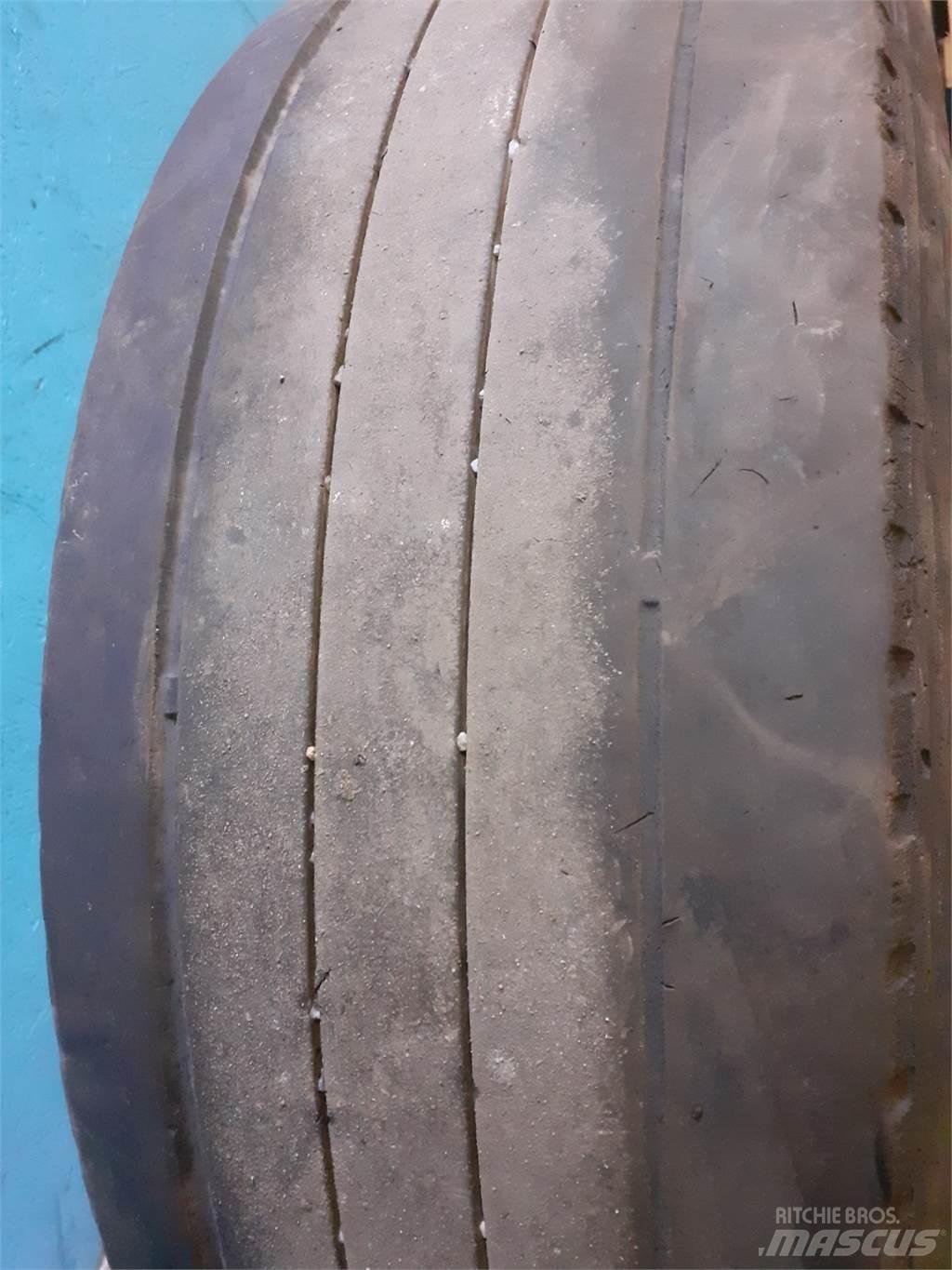  19.5 285/70R19.5 Gume, kotači i naplatci