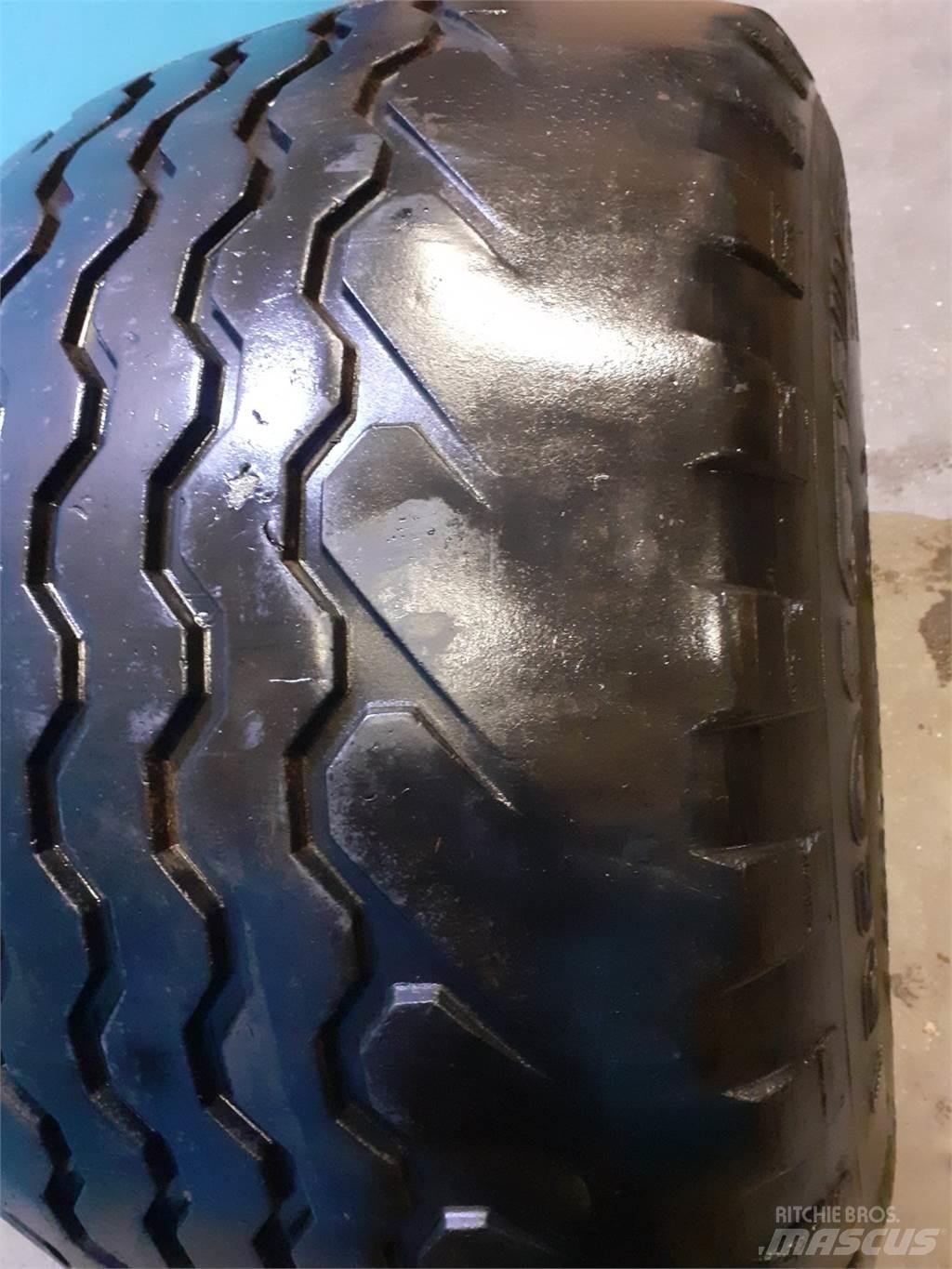  22.5 700/45-22,5 Gume, kotači i naplatci