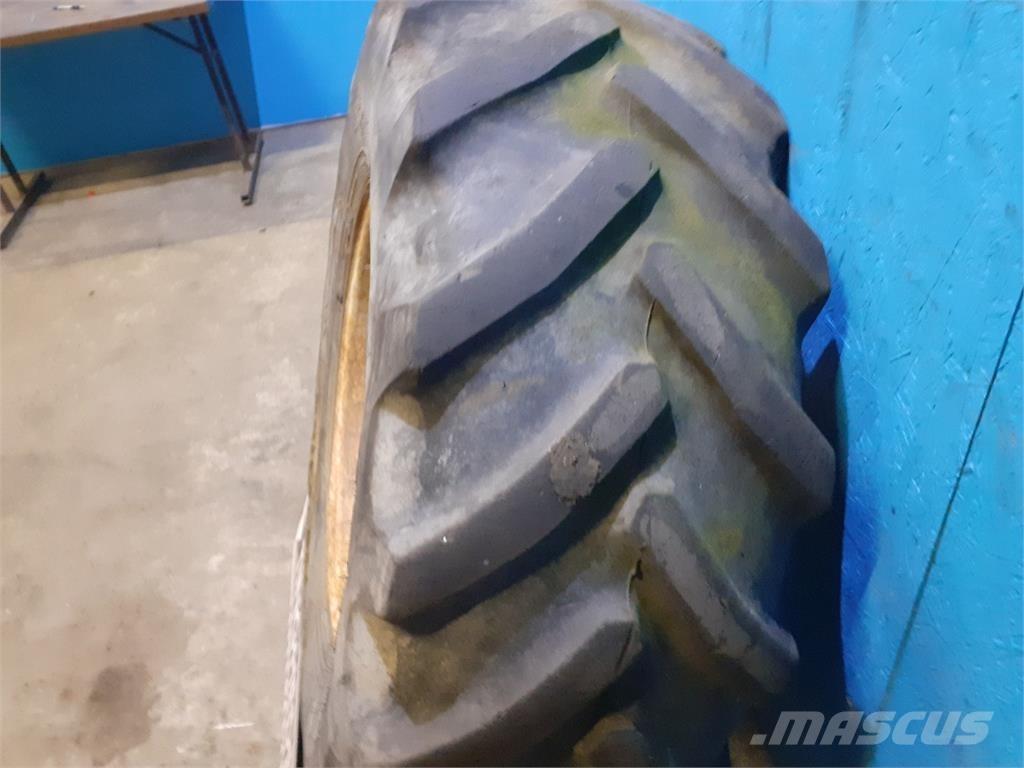  24 460/70R24 Gume, kotači i naplatci