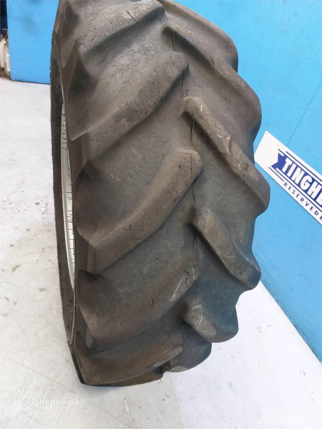  24 460/70R24 Gume, kotači i naplatci