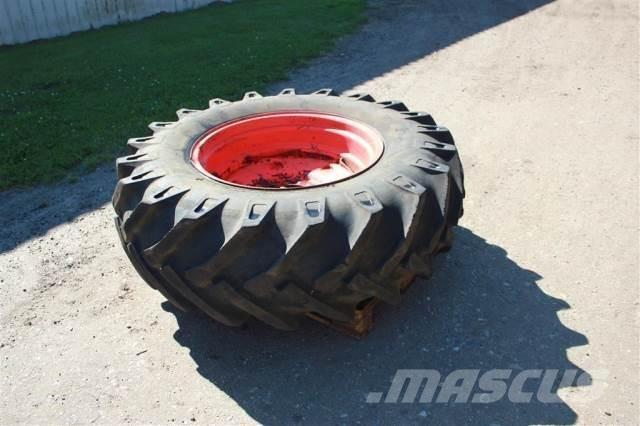  30 18.4-30 Gume, kotači i naplatci