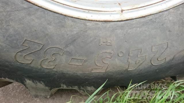  32 24.5-32 Gume, kotači i naplatci