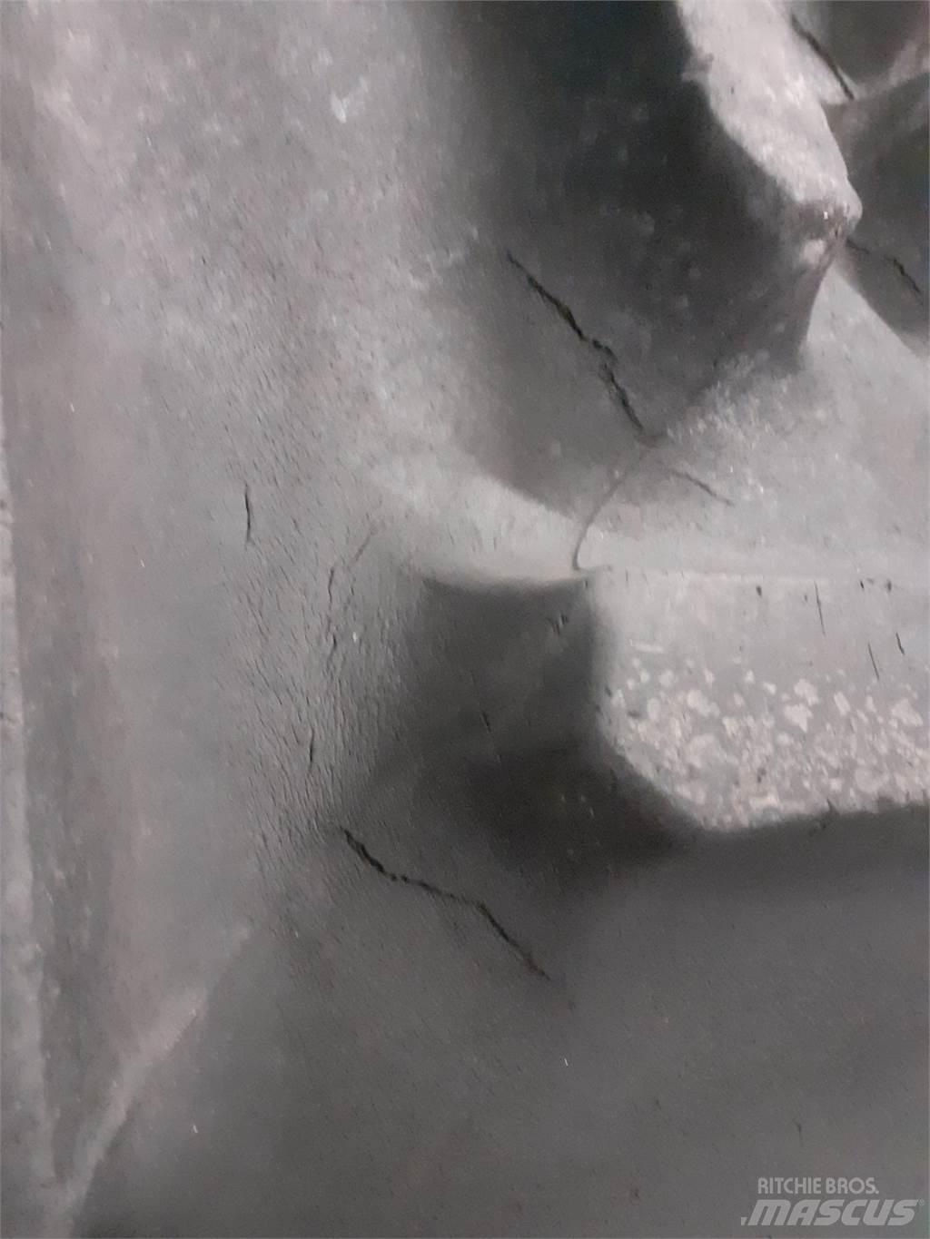  32 800/65R32 Gume, kotači i naplatci