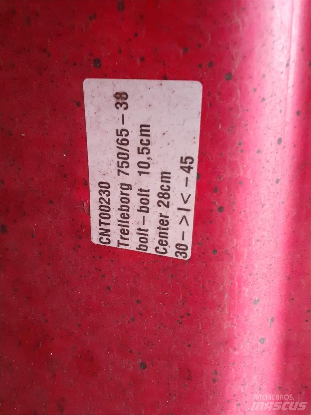  38 750/65R38 Gume, kotači i naplatci