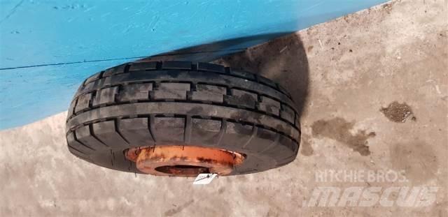  9 7.00-9 Gume, kotači i naplatci