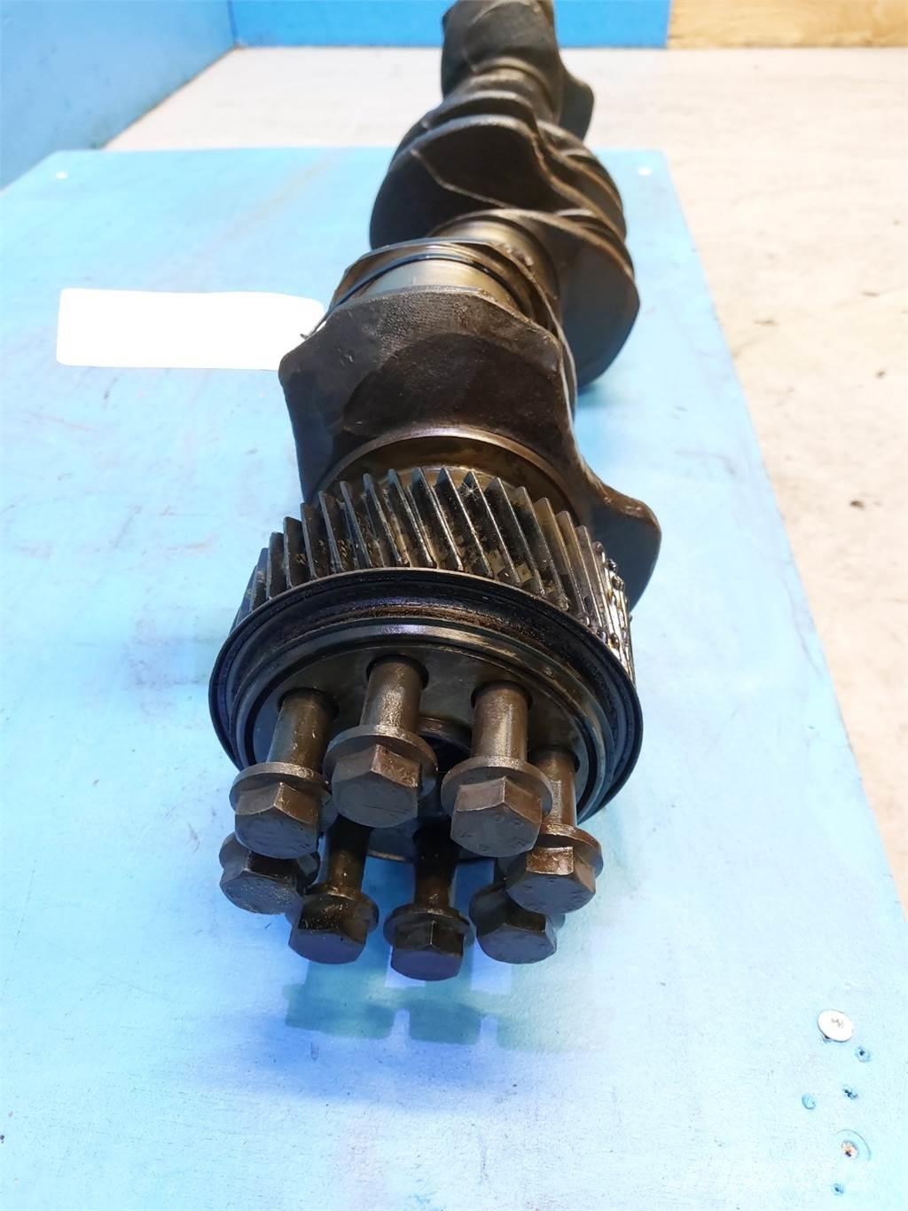 CASE 7010 Motori