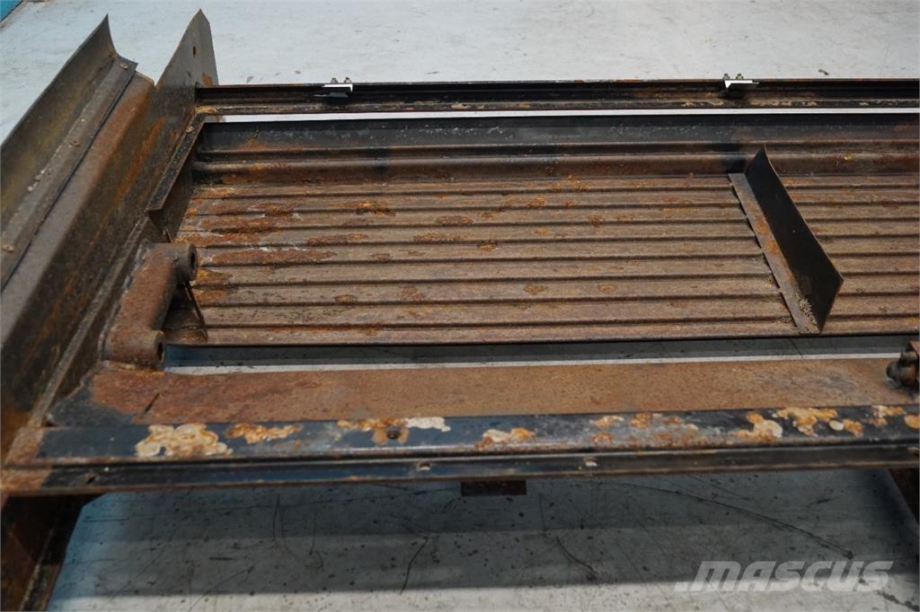 CASE 8010 Posipači soli i pijeska