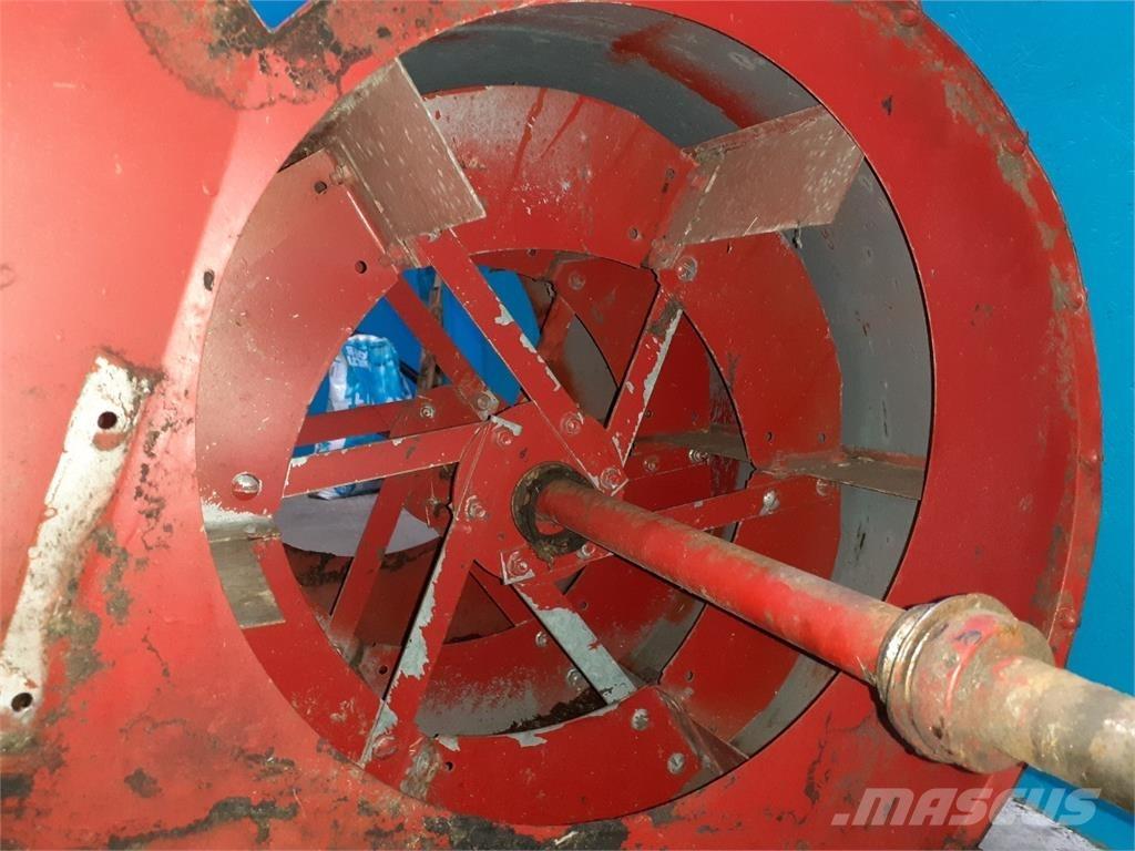 Case IH 1620 Posipači soli i pijeska