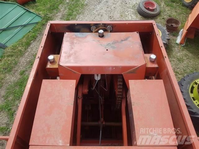 Hesston 4700 Balirke za kockaste bale