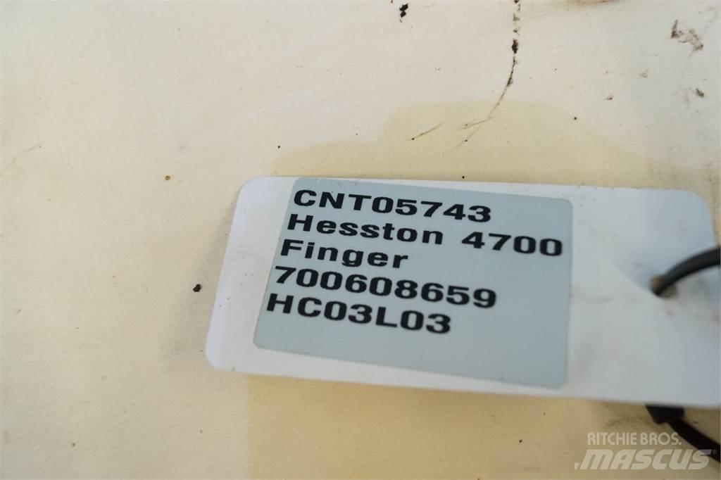 Hesston 4700 Hvataljke za bale