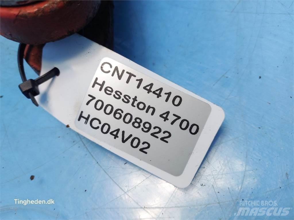 Hesston 4700 Hvataljke za bale