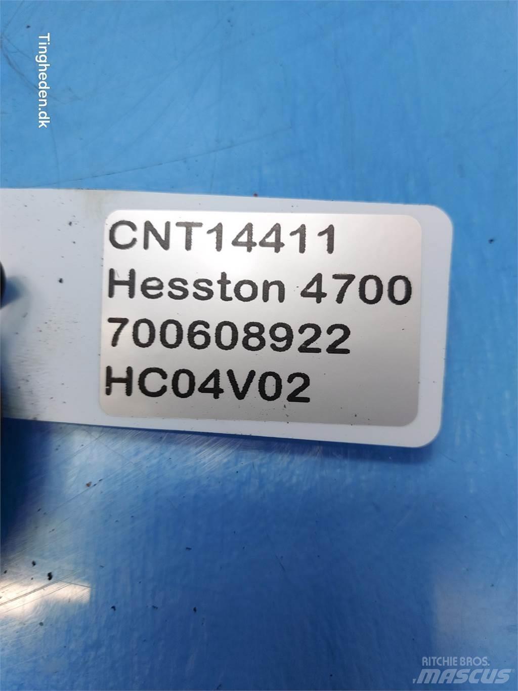 Hesston 4700 Hvataljke za bale