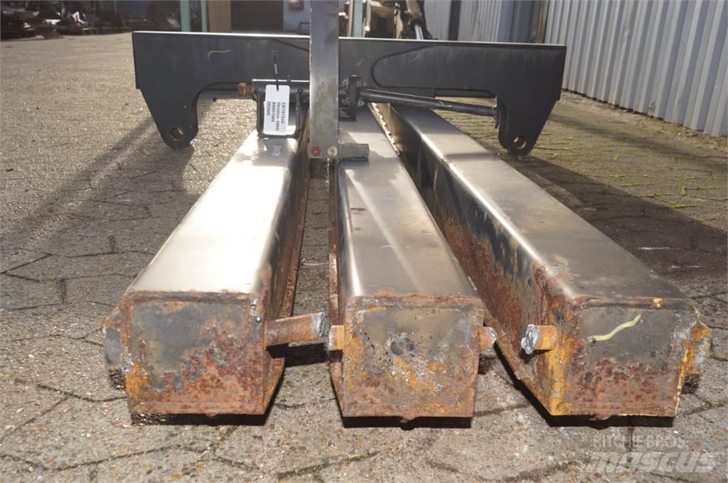 Hesston 4860S Hvataljke za bale