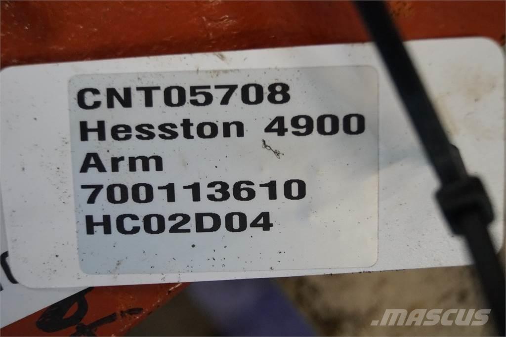 Hesston 4900 Hvataljke za bale
