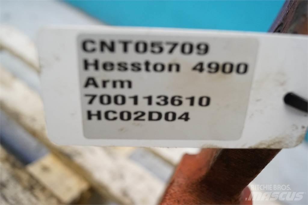 Hesston 4900 Hvataljke za bale
