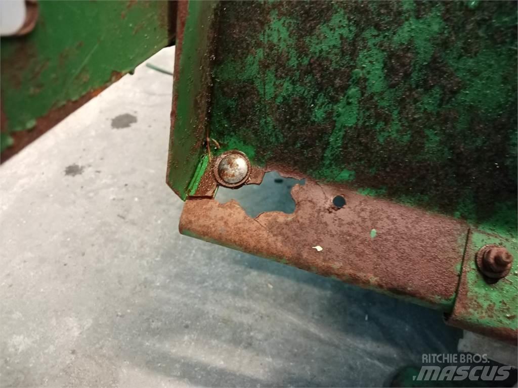 John Deere 1085 Posipači soli i pijeska