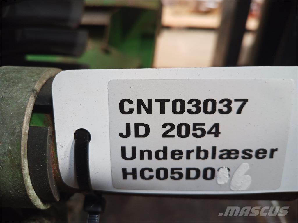 John Deere 2054 Posipači soli i pijeska
