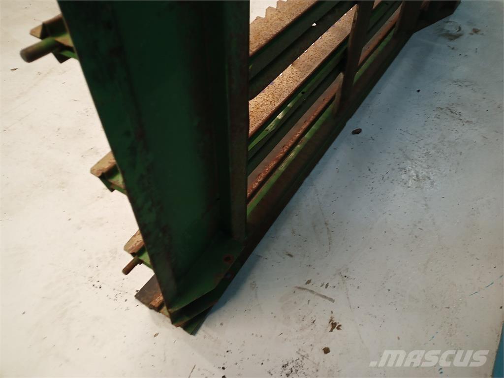 John Deere 2054 Posipači soli i pijeska