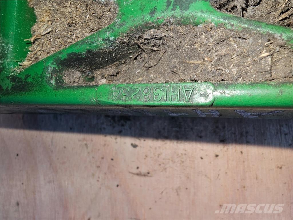 John Deere 2054 Posipači soli i pijeska