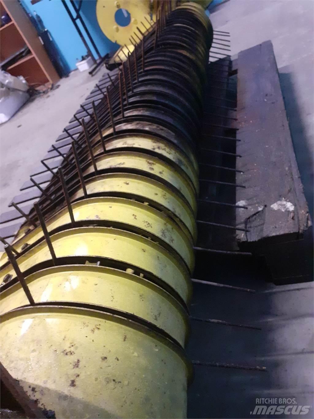 John Deere 590 Poljoprivreda – ostalo