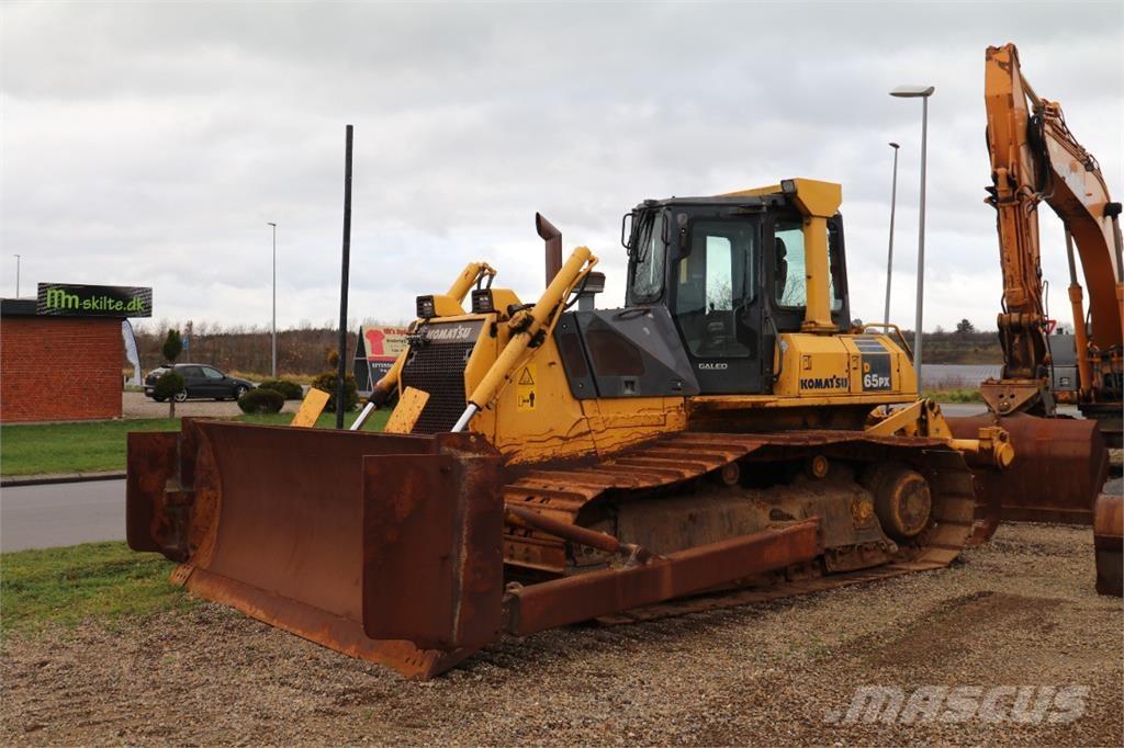 Komatsu D65PX-15 Buldožeri gusjeničari