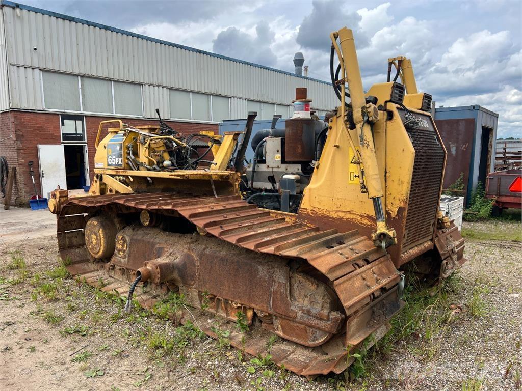 Komatsu D65PX-15 Buldožeri gusjeničari