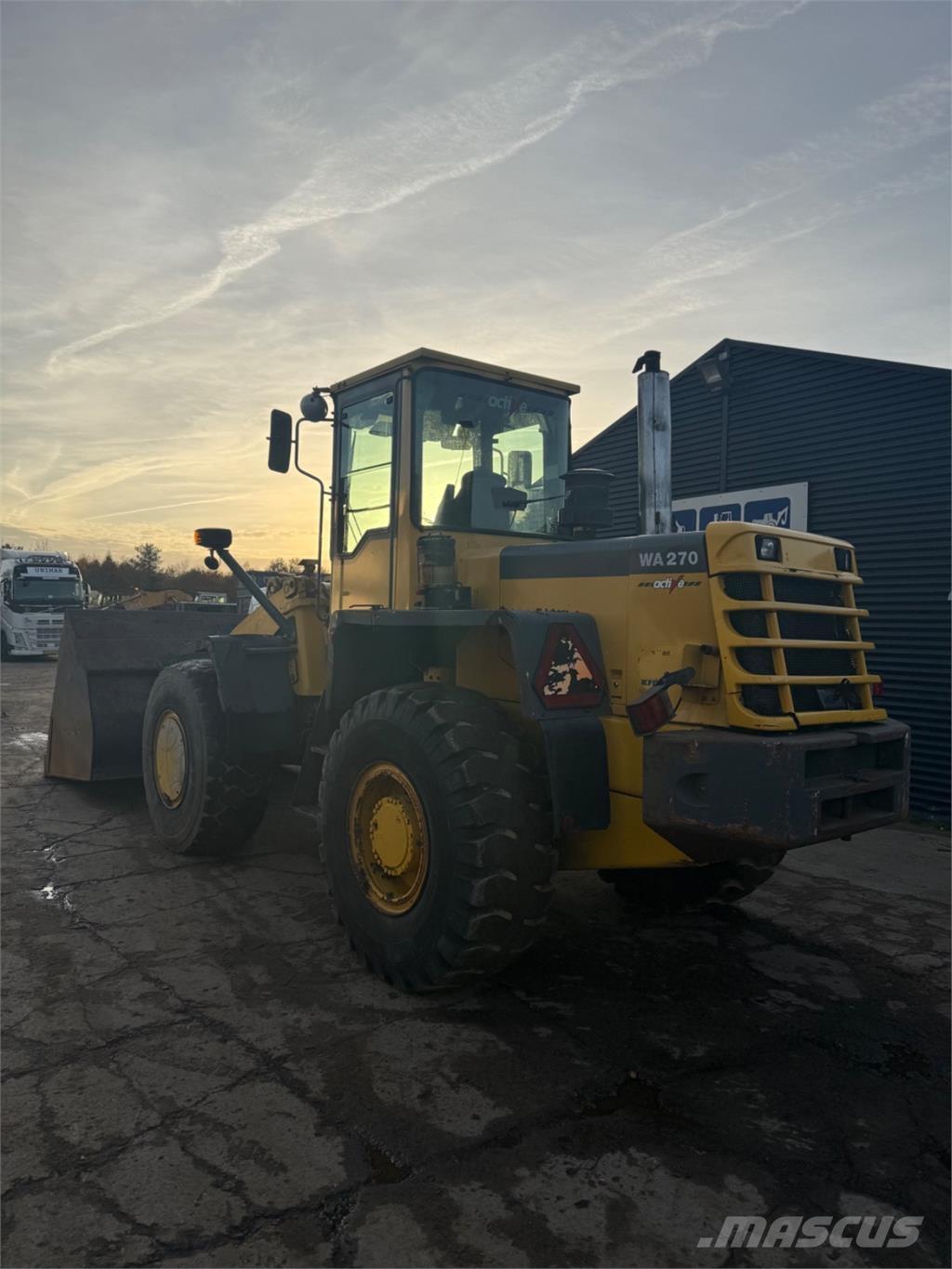 Komatsu WA270-3 Utovarivači na kotačima