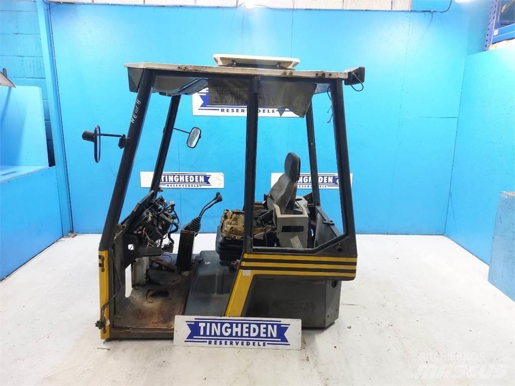 Kramer 712 Kabine i unutrašnjost