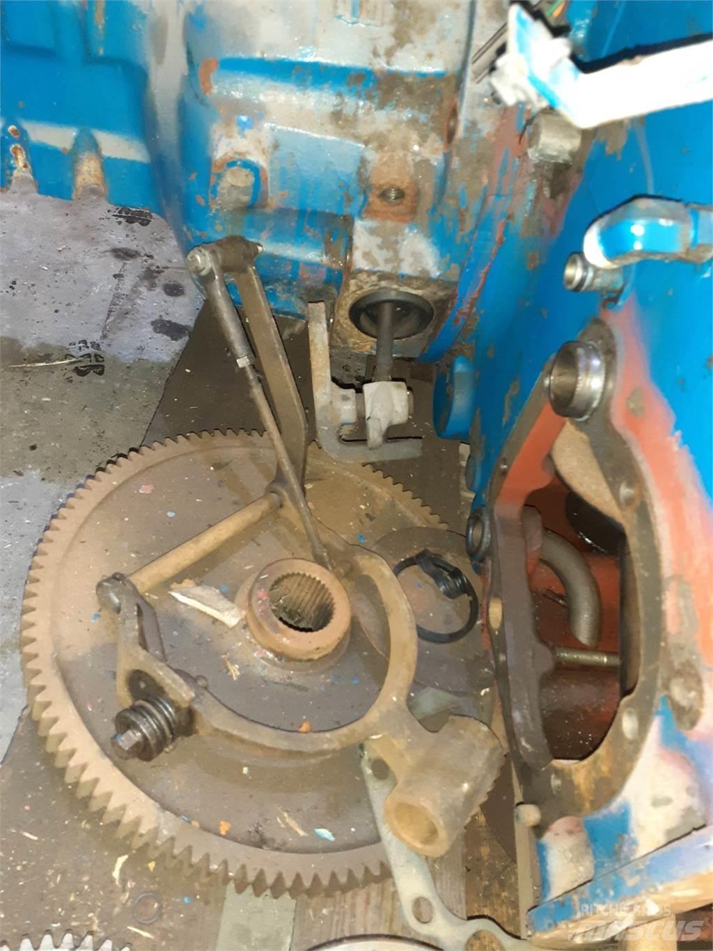 New Holland 8340 Mjenjač