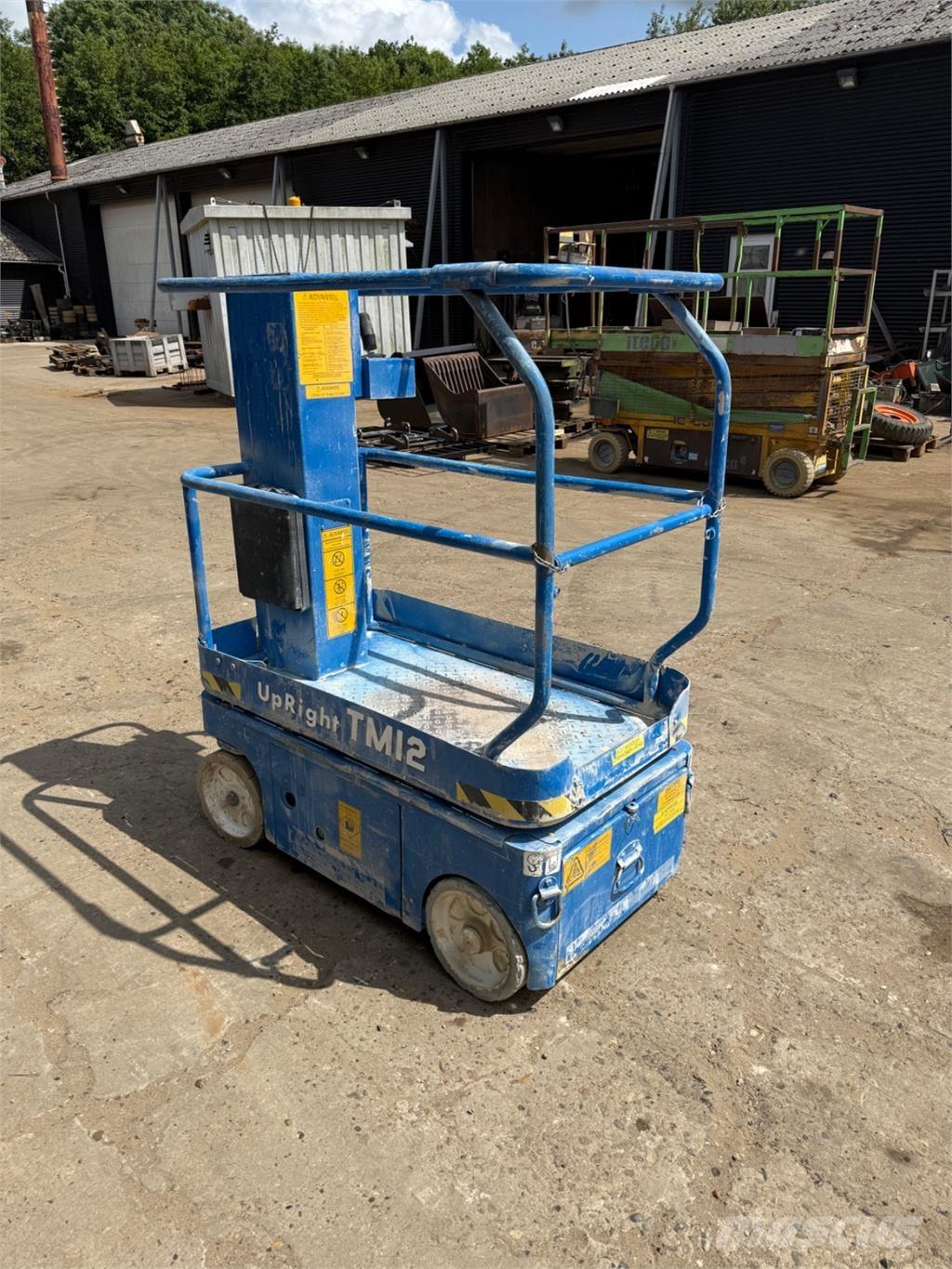 UpRight TM12 Vertikalne radne podizne platforme