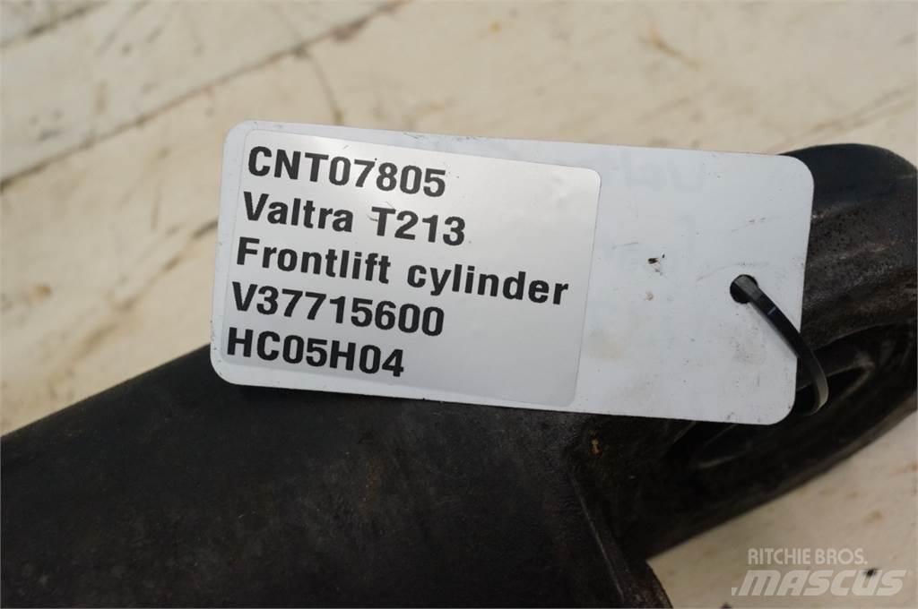 Valtra T213 Priključci za prednji utovarivač