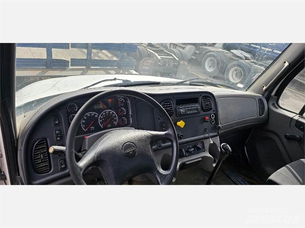 Freightliner M2 106 Kamioni sa otvorenim sandukom