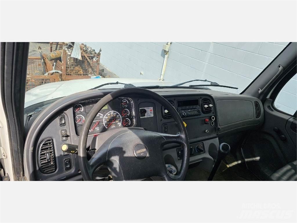 Freightliner M2 106 Kamioni sa otvorenim sandukom