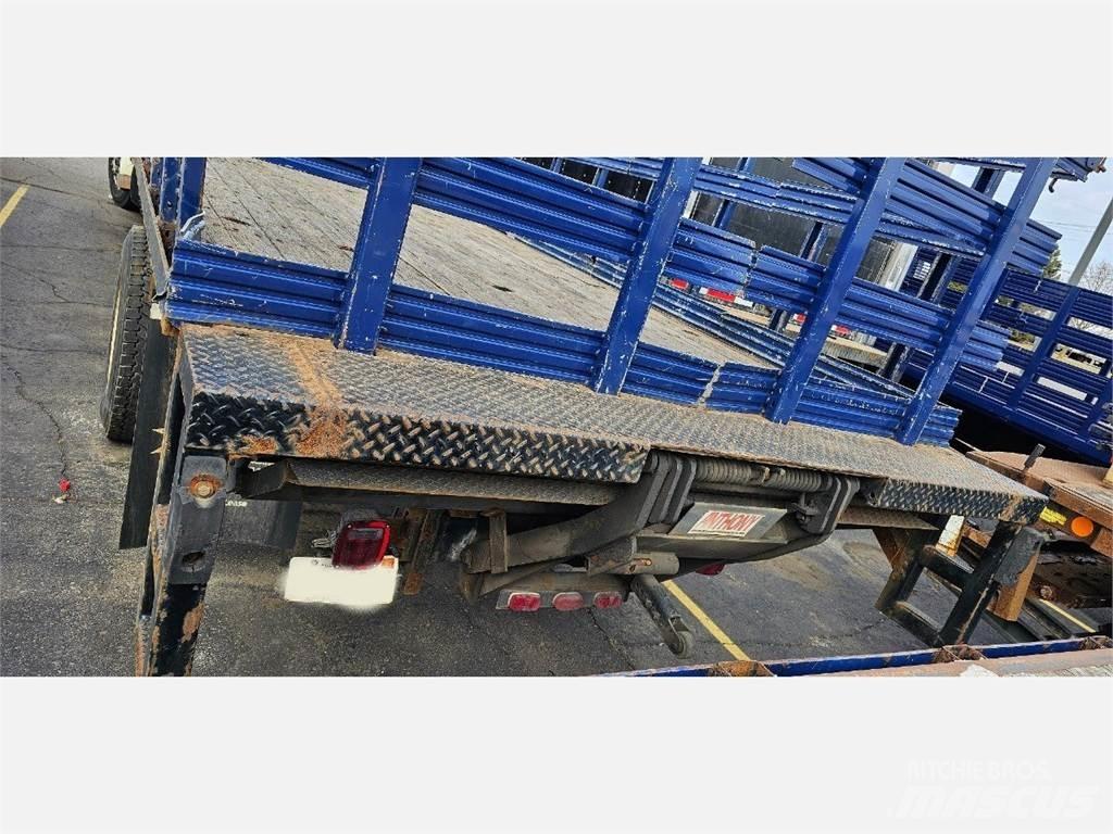 Freightliner M2 106 Kamioni sa otvorenim sandukom