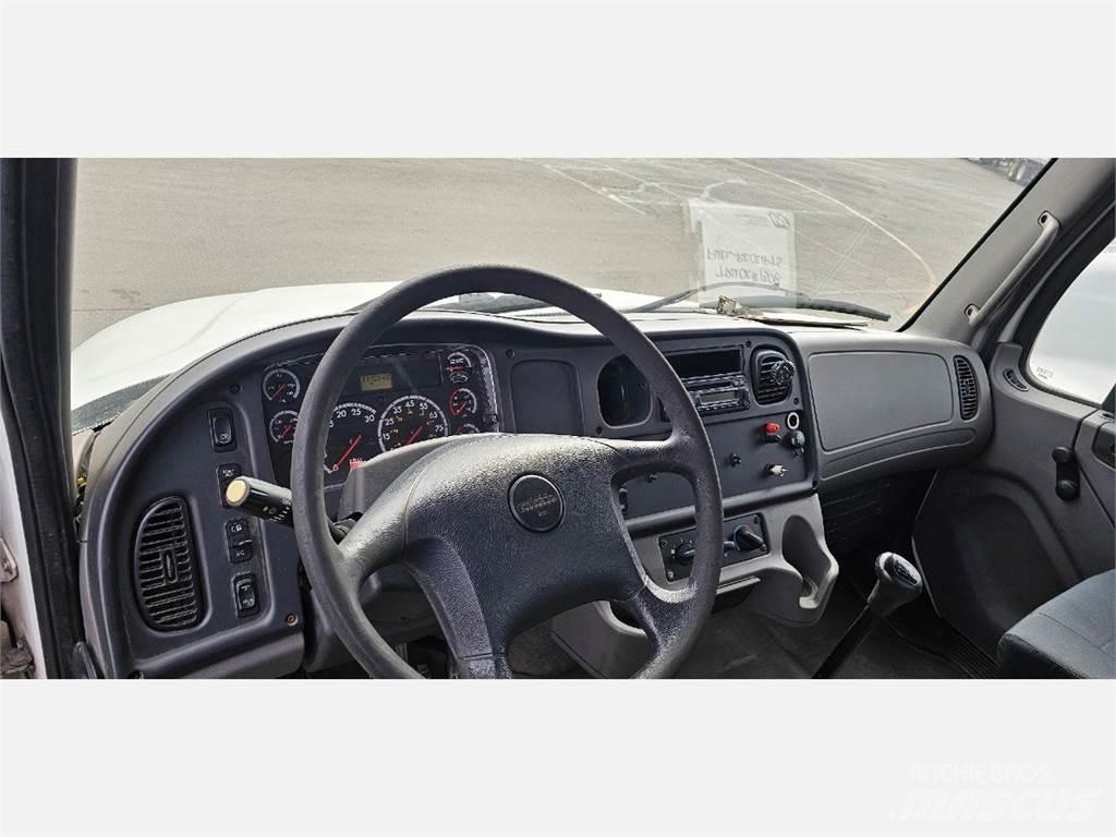 Freightliner M2 106 Kamioni sa otvorenim sandukom