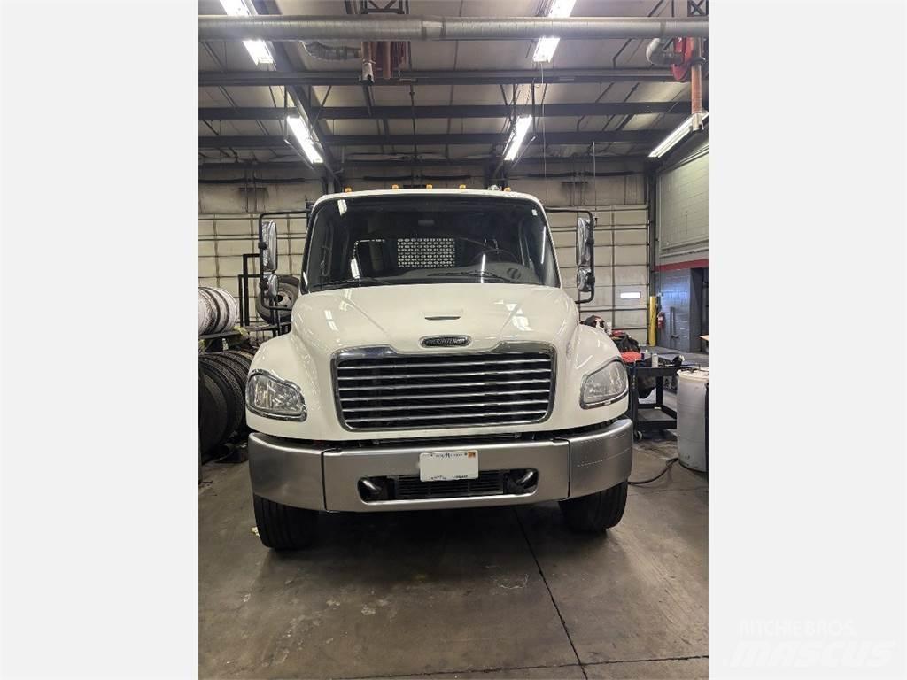 Freightliner M2 106 Kamioni sa otvorenim sandukom